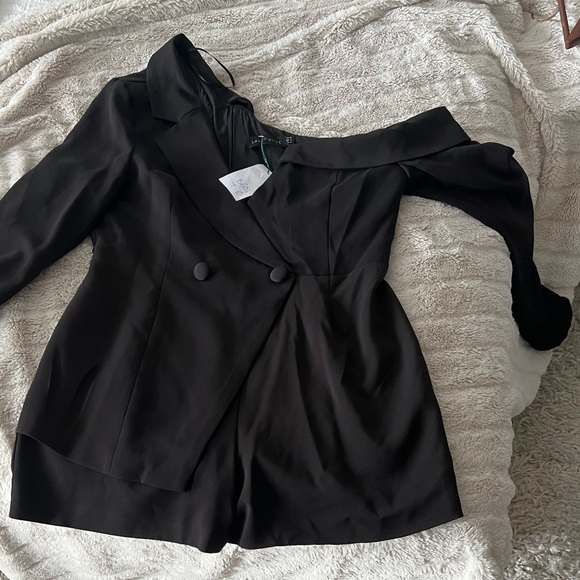 Gorgeous off-shoulder tux style playsuit in black Lavish Alice - Picture 6 of 7